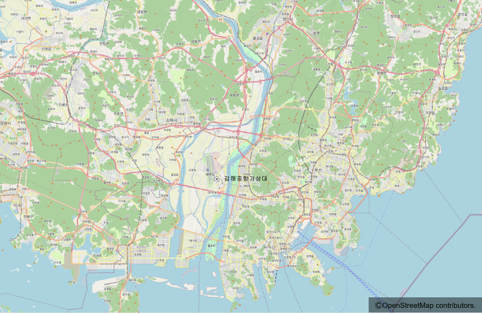 남해제2고속도로지선 서부산IC에서 양산/김해공항/진해 방면으로 나와서 공항로 서부산삼거리에서 양산/김해공항/강서구청 방면으로 좌회전한 후 김해공항 방면으로 우측 고가도로를 통해 공항진입로 좌측방향으로 진입.